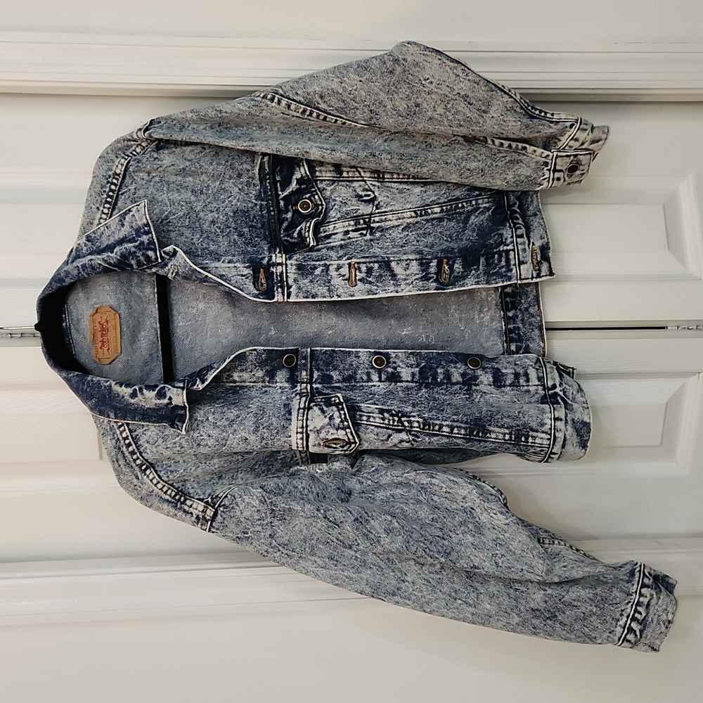 Very Cool Levi's Jean Jacket